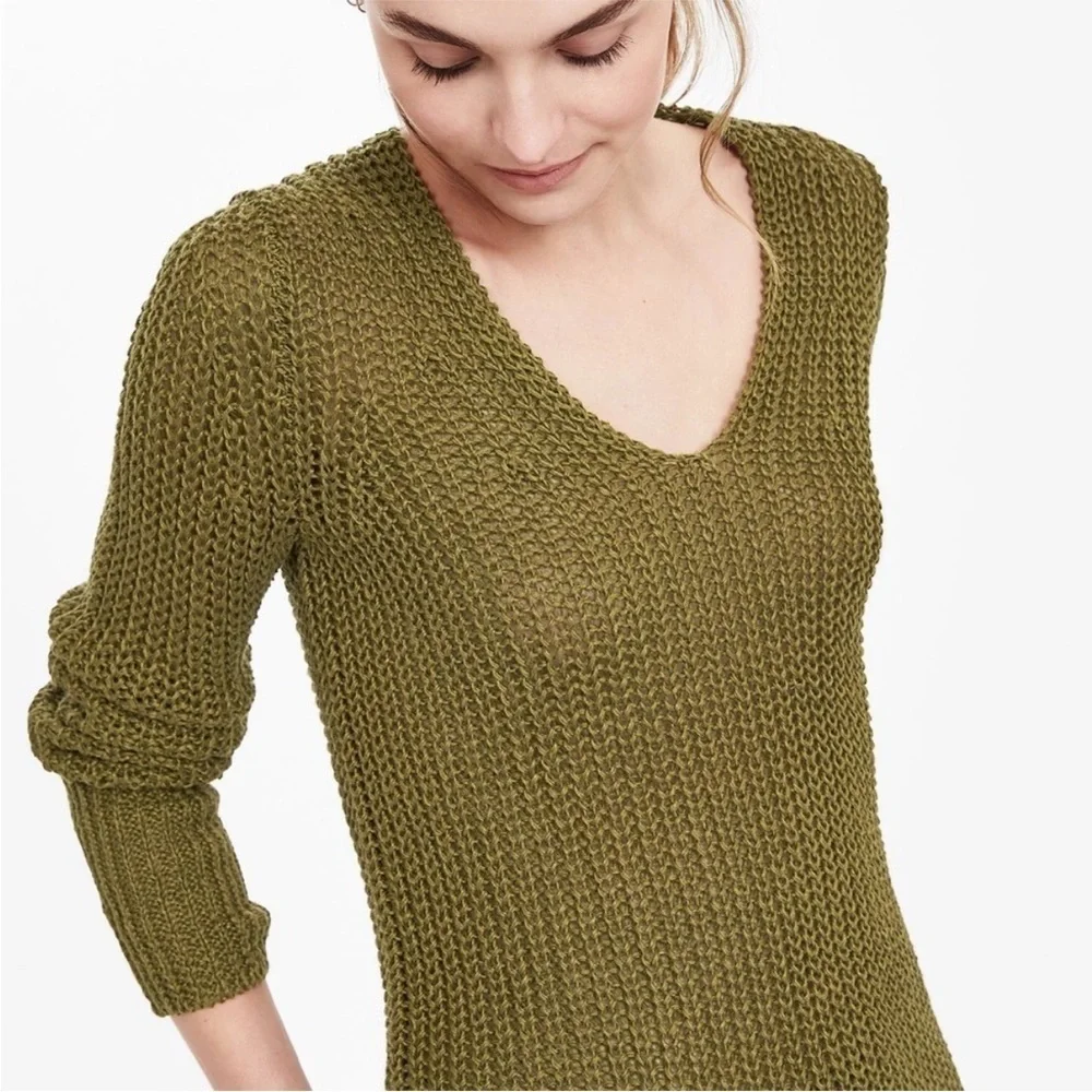 BANANA REPUBLIC 100% Linen Ribbed Olive Green Beachy Boho Vneck Knit Sweater